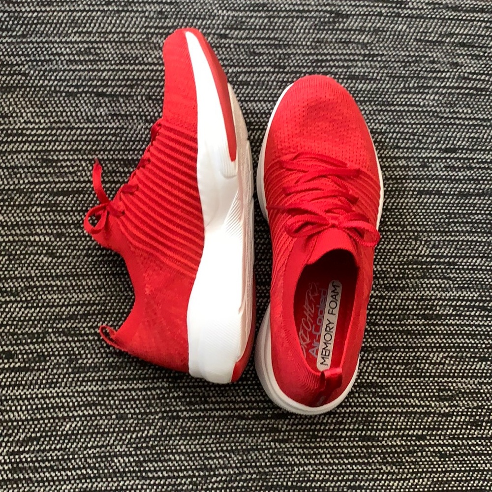 Sketchers memory foam tennis shoes (red)